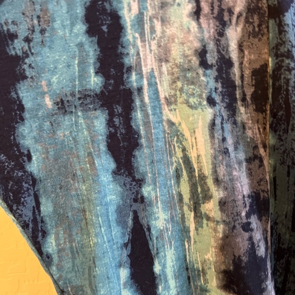 LuLaRoe Teal Print Dolman Sleeve Top - Picture 6 of 13